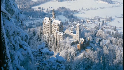 sixpenceee:Pictures of the Neuschwanstein Castle located in Germany. 