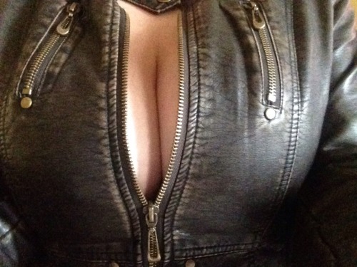 calibigirl:  Had a fun Friday night! Went out and had a great time. Who would have liked to of undressed me after? ;-)