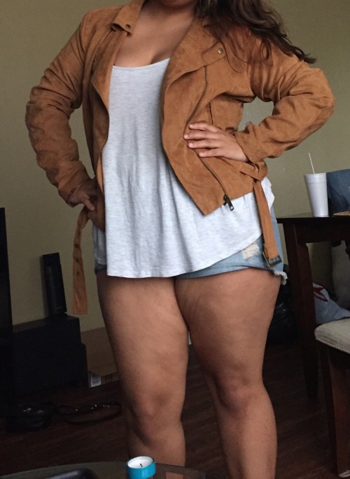 olyyyyy:  Hiiiiii. When did my thighs get so thick? I’m feeling it. Where is Drake? Someone tell him I’m from Houston. 
