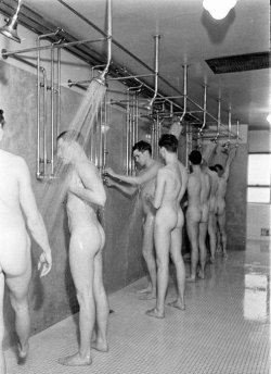 vintagemaleeroticapart2:Team showers at Yale