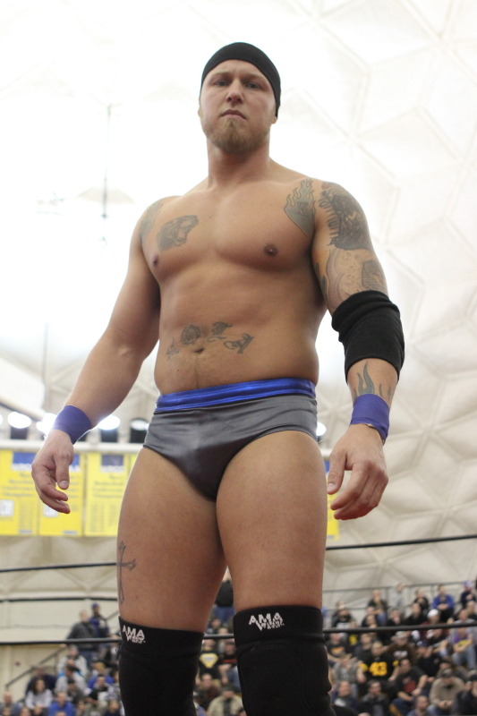 rwfan11:  Luke Hawx  Caught staring ;)