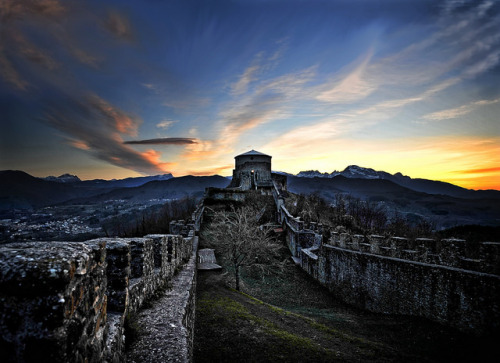 San Romano, Garfagnana, ToscanaTuscan castle… by sermatimati on Flickr.