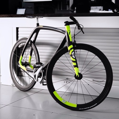 bikes-bridges-beer: Rizoma METROPOLITAN BIKE special #tailormade for Andrea Iannone @andreaiannone #