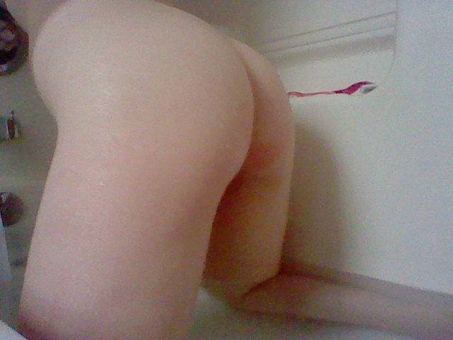 itty-bitty-kawaii-kitty:  bath time butss ~Kitten 