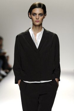 gaptoothbitch:  NARCISO RODRIGUEZ SS 2008