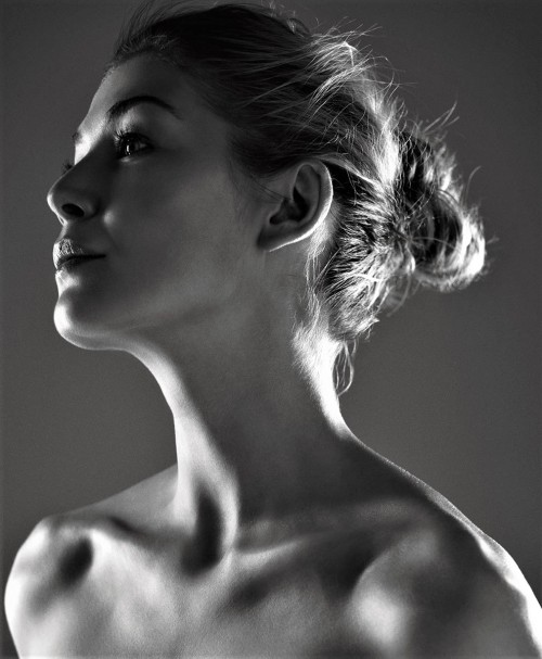 hollywood-portraits - Rosamund Pike photographed by Lorenzo...