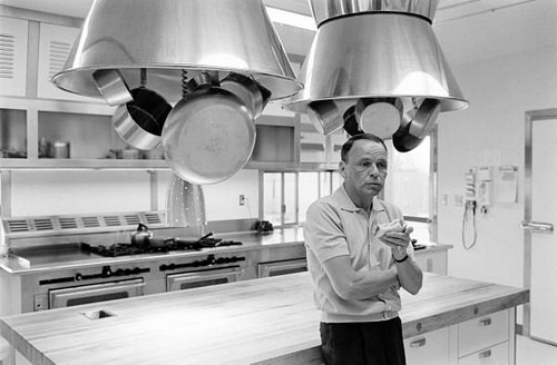 fuckyeahvintage-retro:  Frank Sinatra at home. Palm Springs, CA (1965) © John Dominis