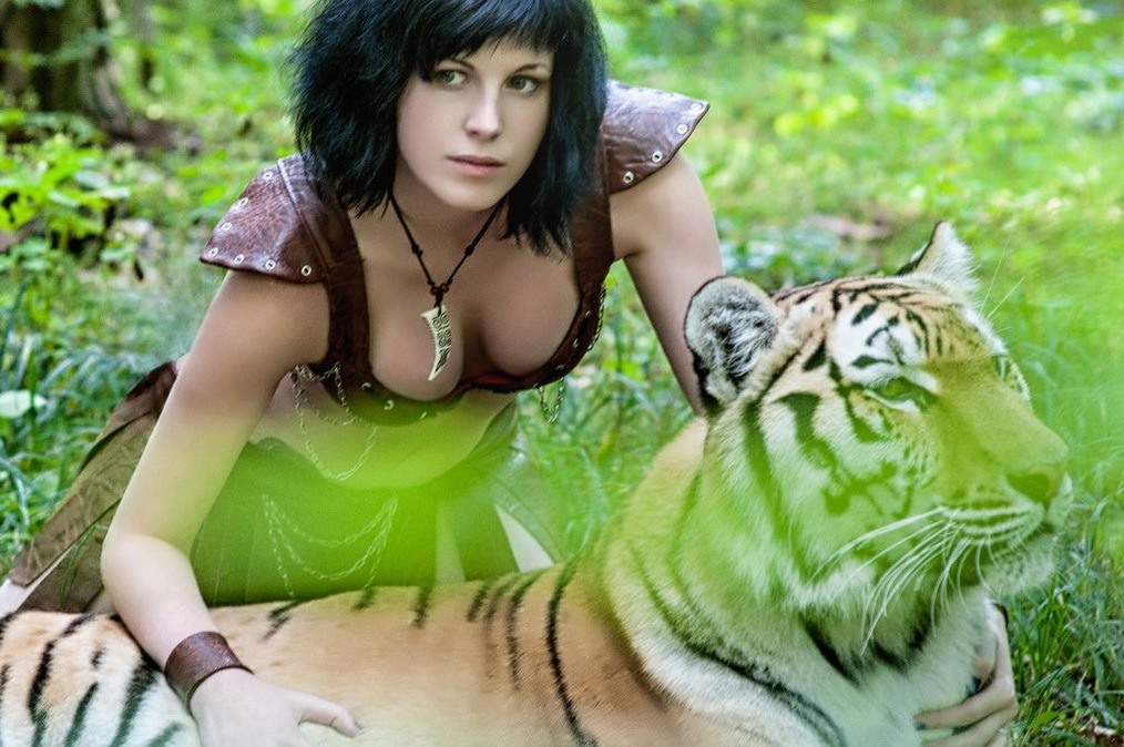 hotcosplaygirl:  Cosplay girl https://goo.gl/qvdRCS