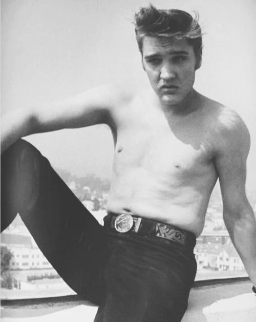  Elvis on the roof of the Knickerbocker Hotel, c.  August 18, 1956. 