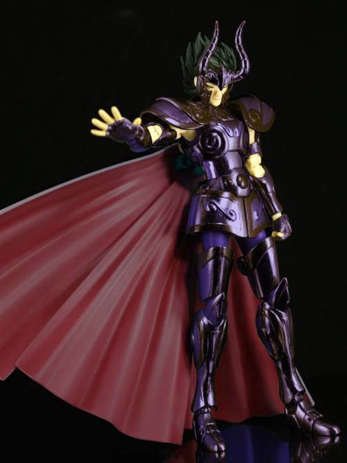 saintclothmyth:  Repainted by GabrielJKR. Wow!