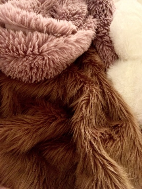 fluffylips:Got myself some (faux) furs