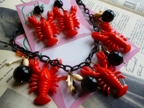 I need this for my lobster roll day!!ロブスターロールを食べる時には必須なアクセ❤Lucky Lobsters! - Beachcomber 50s vintage