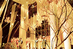 baeqn:  exo’s gorgeous stage at inkigayo (the ice sculpture omfg)