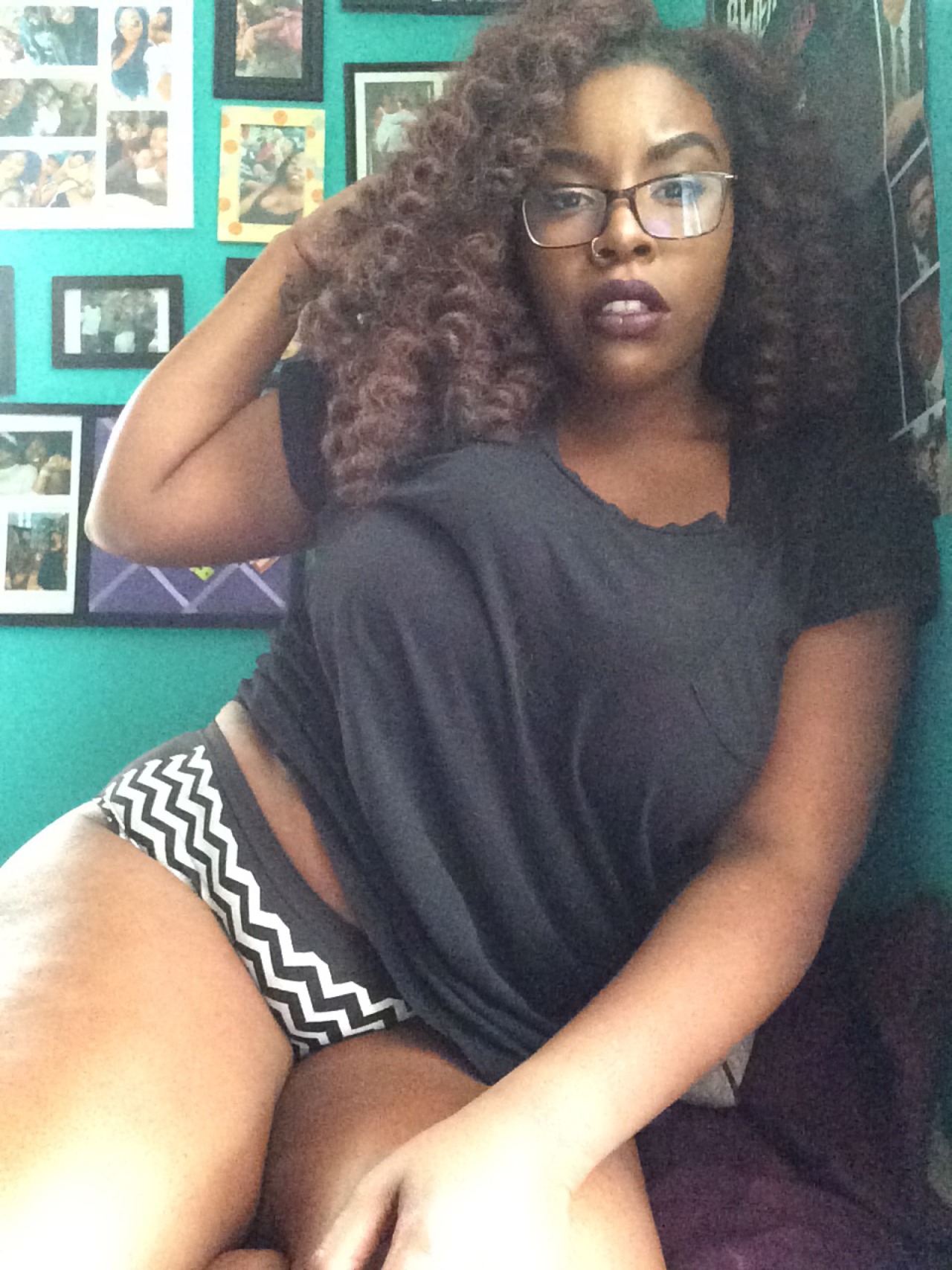 fairyysquaadmother:  Prescription glasses and thunder thighs👓⚡️