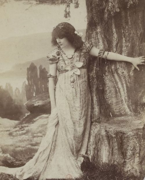 nightnightsweetprince: Sarah Bernhardt will forever be my biggest celebrity crush. She was a French 