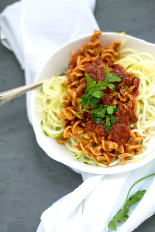 Spiralized Zucchini and Pasta with Red Sauce a Love a fare