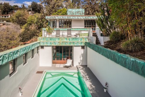 juliaknz:FRANK LLOYD WRIGHTSAMUEL-NOVARRO HOUSE, 1928Los Angeles, CAImages © Tim Street-Porter (first image) / Douglas Elliman