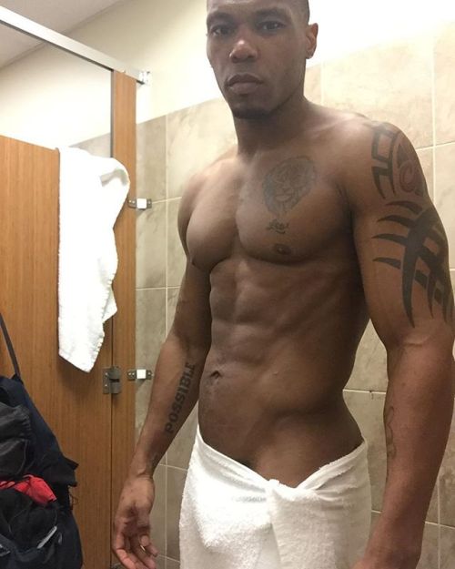 dominicanblackboy:  Sexy hot fat muscle ass Will Stone from the show Dating Naked showing off a lil bulge peeping thru that towel!😍😍😍😍