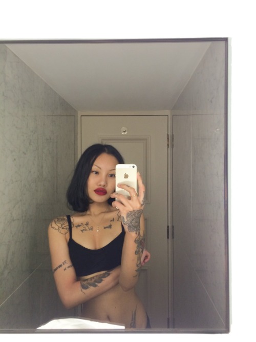 ashahki:  erikakbowes:  amberrrwang:  So yes I take selfies in every mirror  ma baeeee is amaze  goa