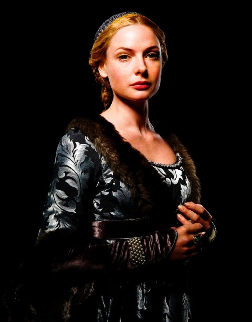 madamelamarquys: The White Queen VS The White Princess