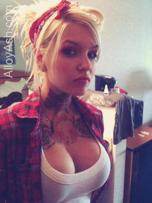 sexytattooedgirls:  24kgirls www.24kgirls.com