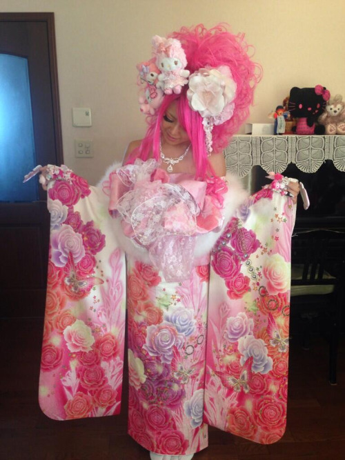 taskin-illusion:  Love her coming of age kimono 