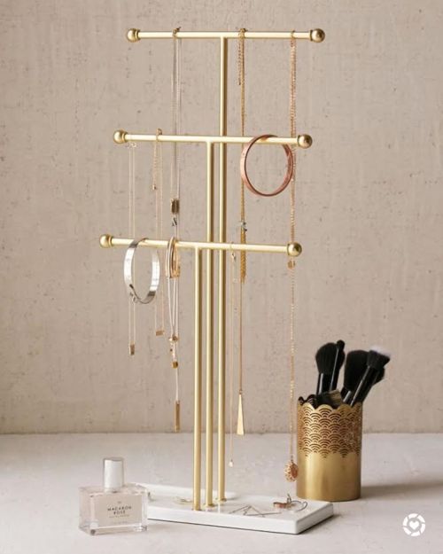 How cute is this jewelry stand from Urban Outfitters? Definitely one of our weekly editors’ picks. O