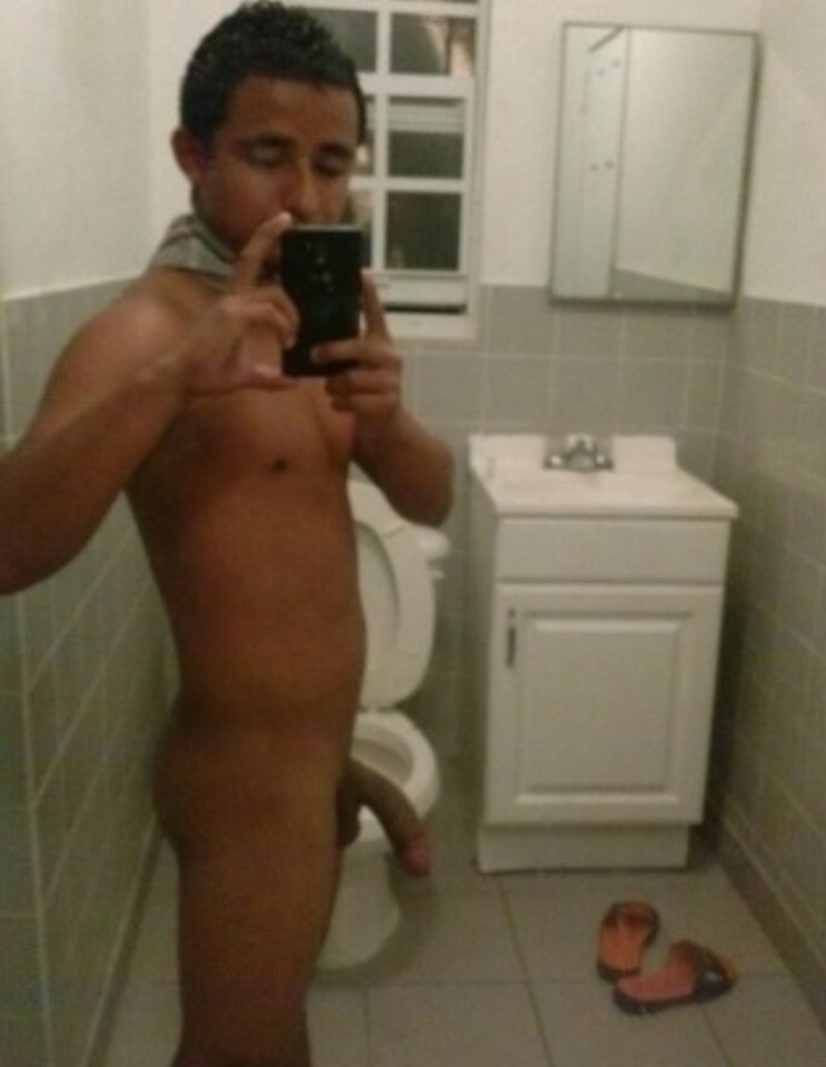 hotlatinosusa:  HotLatinosusa  Mas fotos de José de El Salvador no es bello pero