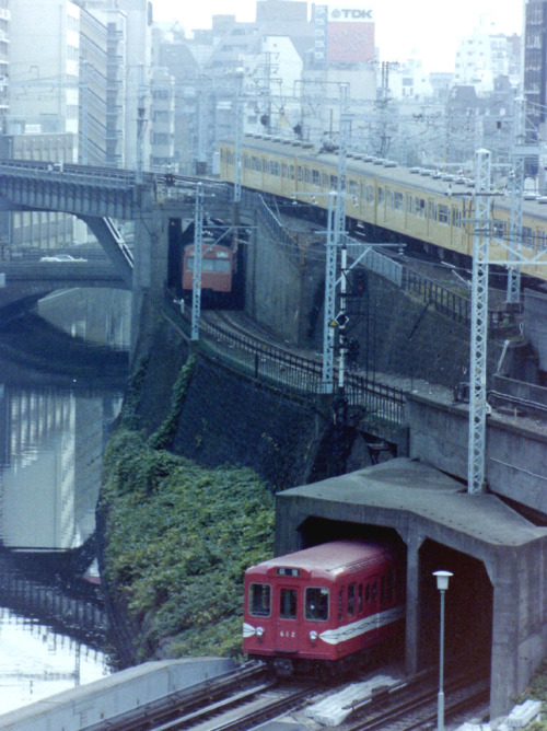 Porn dontrblgme:  Tokyo: Ochanomizu 1983 (via photos