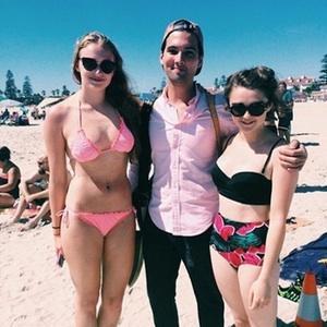 celebritysluts043:Sophie Turner on the left. She played Sansa Stark on the show Game