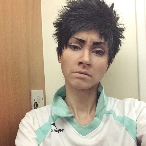 Heeeh I did a test with this Iwa-chan wig I made for a friend (who’s gonna be Iwa-chan to my O