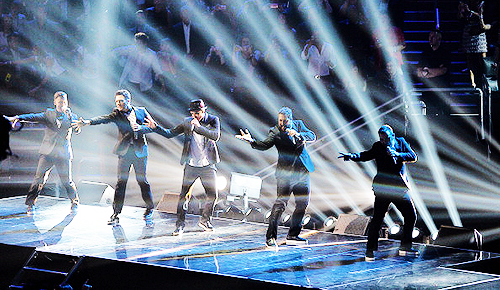 feyminism-blog:  N’Sync reunites onstage during the 2013 MTV Video Music Awards