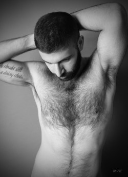 Hairy guys, please !