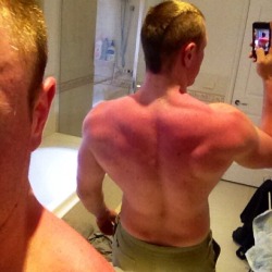 tradies2000:  Sunburnt tradie back