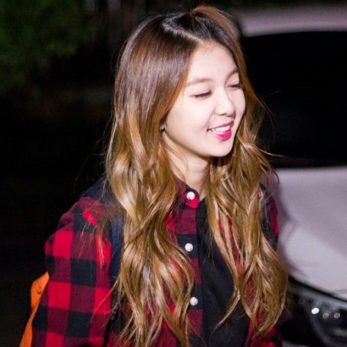 Dami Girlfriend Material Icons *:.•♢°