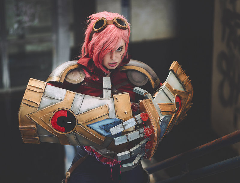 saiyaka:  Holy crap, here comes Vi :o cosplaygen:  (via Vi - close up by ThelemaTherion