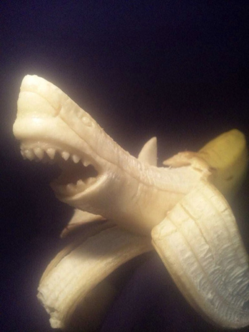 ex0skeletal:  Banana Sculptures Made Using A Toothpick And A Spoon
