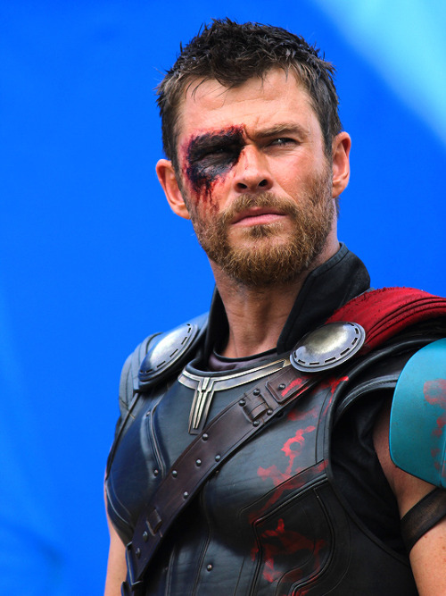 chrishemswrth:CHRIS HEMSWORTHThor: Ragnarok (2017) - Make up/Hair style by Luca Vanella