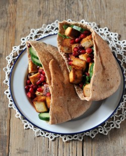 vegan-yums:  Tofu Pomegranate Pockets / Recipe