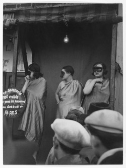  Street fair Boulevard St Jacques Paris 1931-Brassai