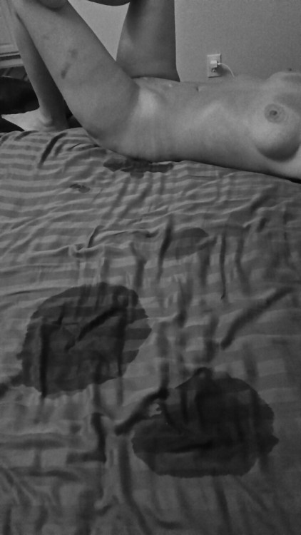 hplessflirt:  dirtysouth69:  Not by far the wettest bed we have made but it looks like I did something right ;)  Who wants a turn??? lovecaliforniasun hplessflirt  Have you guys been fucking in our bed??!! 😜 You have the exact same sheets that we have!