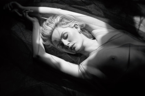 nicenudephotos:  Carla Monaco by ioanwilliams from http://bit.ly/1ldsHRR