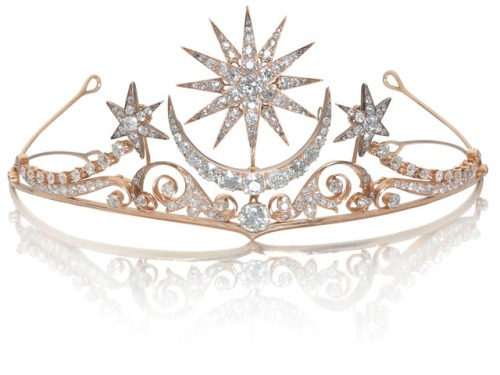 XXX mote-historie:  Moon and stars diamond tiara, photo