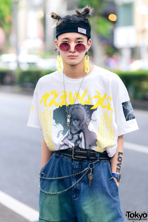 Ken and Shiryu, both 18 years old, on the street in Harajuku wearing remake fashion along with items