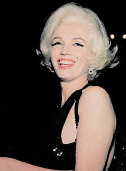 missrnonroe:  Marilyn at the Golden Globe