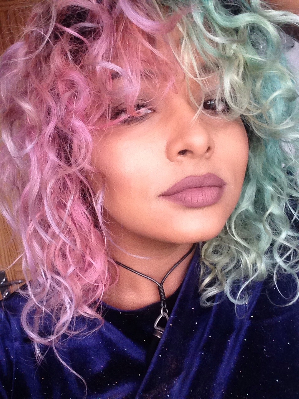 teethagoddess:pipocahontas:  Look at my pathetic curls  look at your gorgeous hair