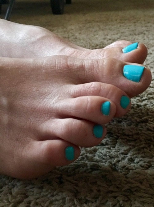 Monday morning coffee and these Sexy toes and sole