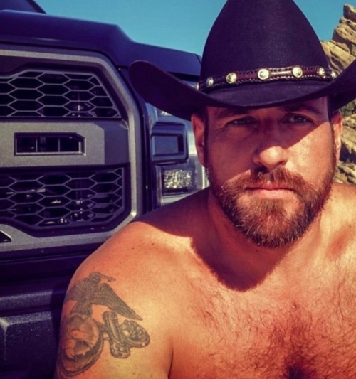 brudercowboy:What’s better than a cowboy? A cowboy Marine!