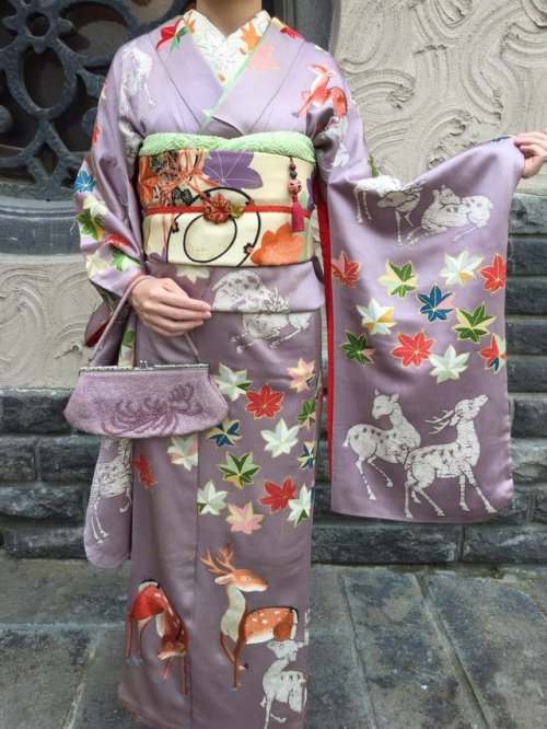 Great fall themed outfit put together by @usako_kimono. Deers are a beautiful autumn motif and compl