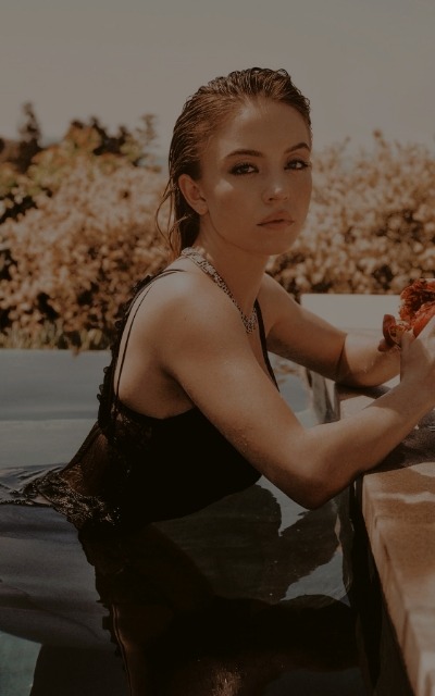 Sydney Sweeney - Page 3 C28f216e88989edf90d00e533309d266a7870929